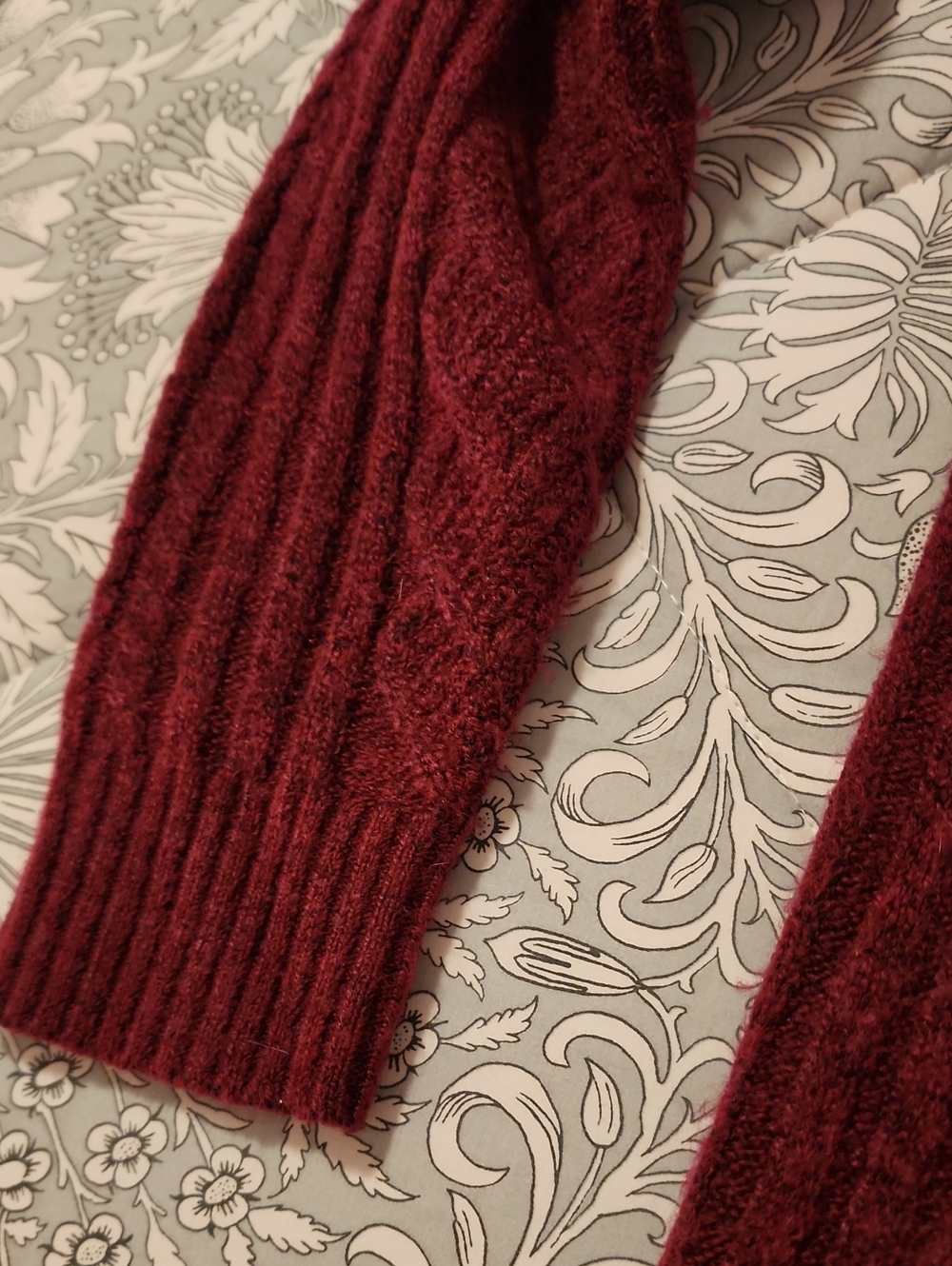 Three Nice Fall Winter Sweaters - Picture 10 of 15